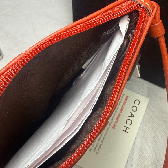 NEW w/ Tags Coach Burnt Orange Coral Leather Wristlet w/ Hangtag - Picture 10 of 13